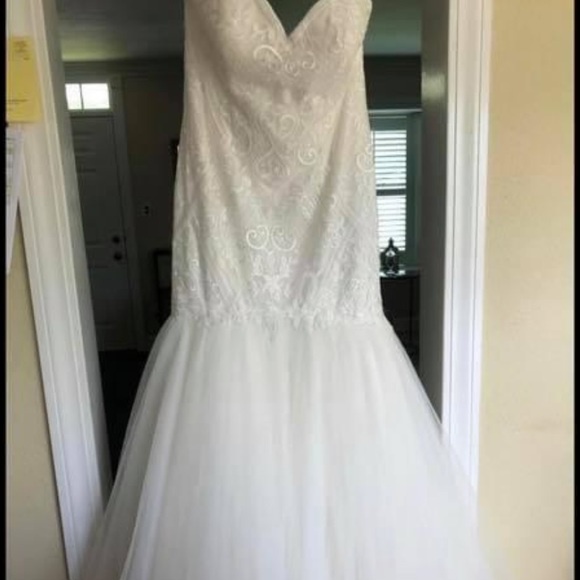 Never worn or altered. - Picture 2 of 5